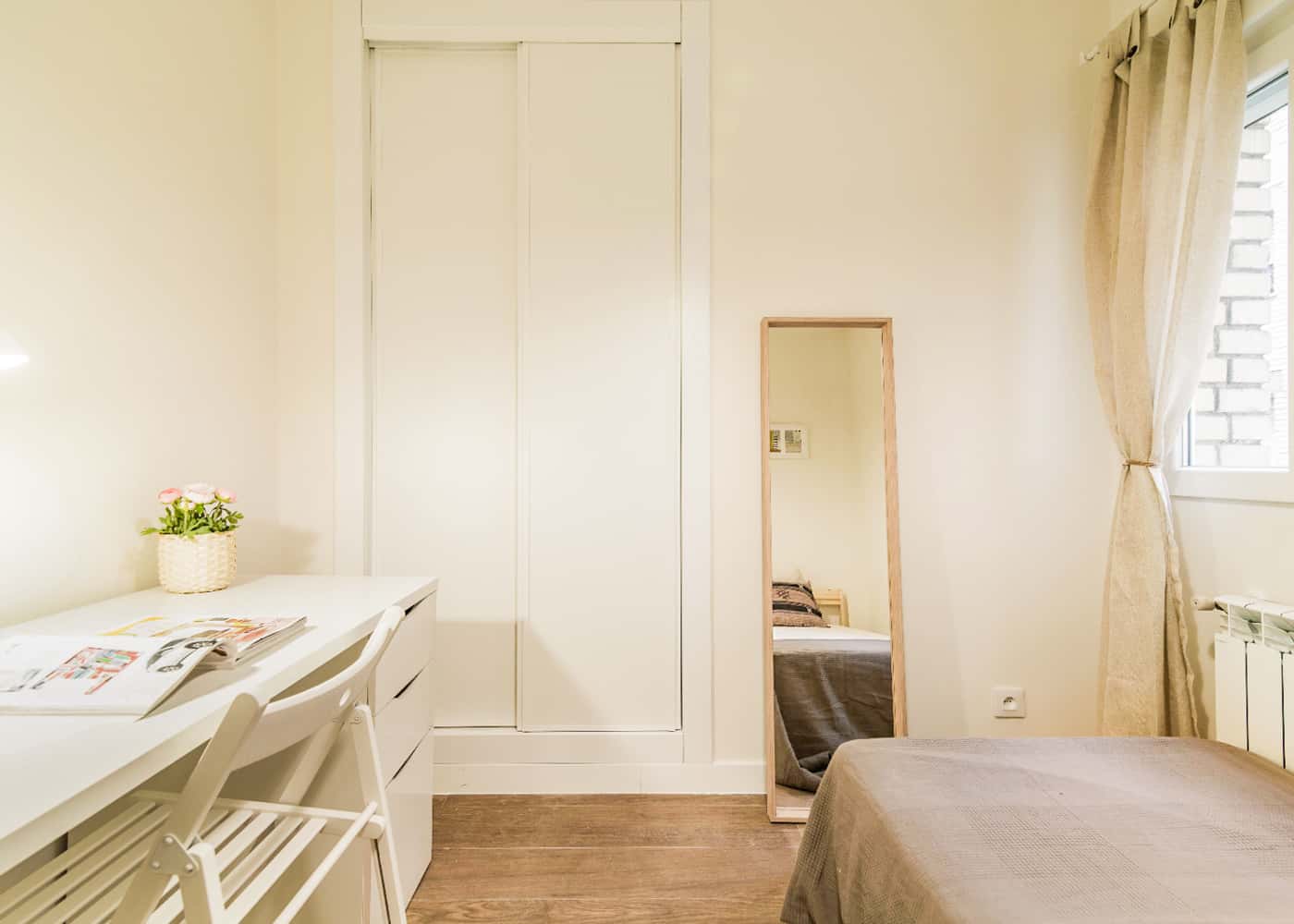 Habitacion privada en Paseo Reina Cristina, Madrid