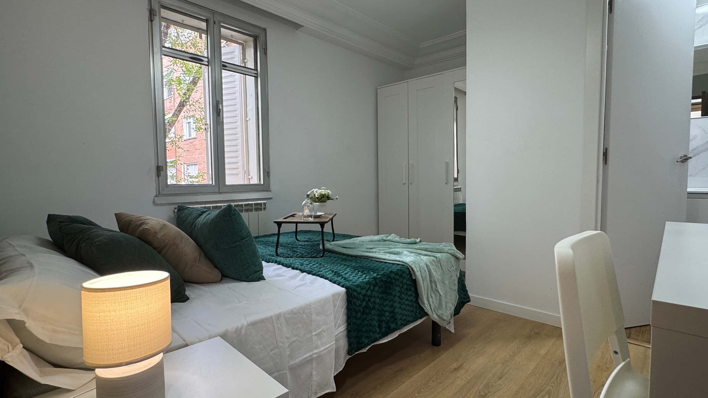 Chambre dans Avenida de Moratalaz, Madrid pour 80 m² avec 4 chambres