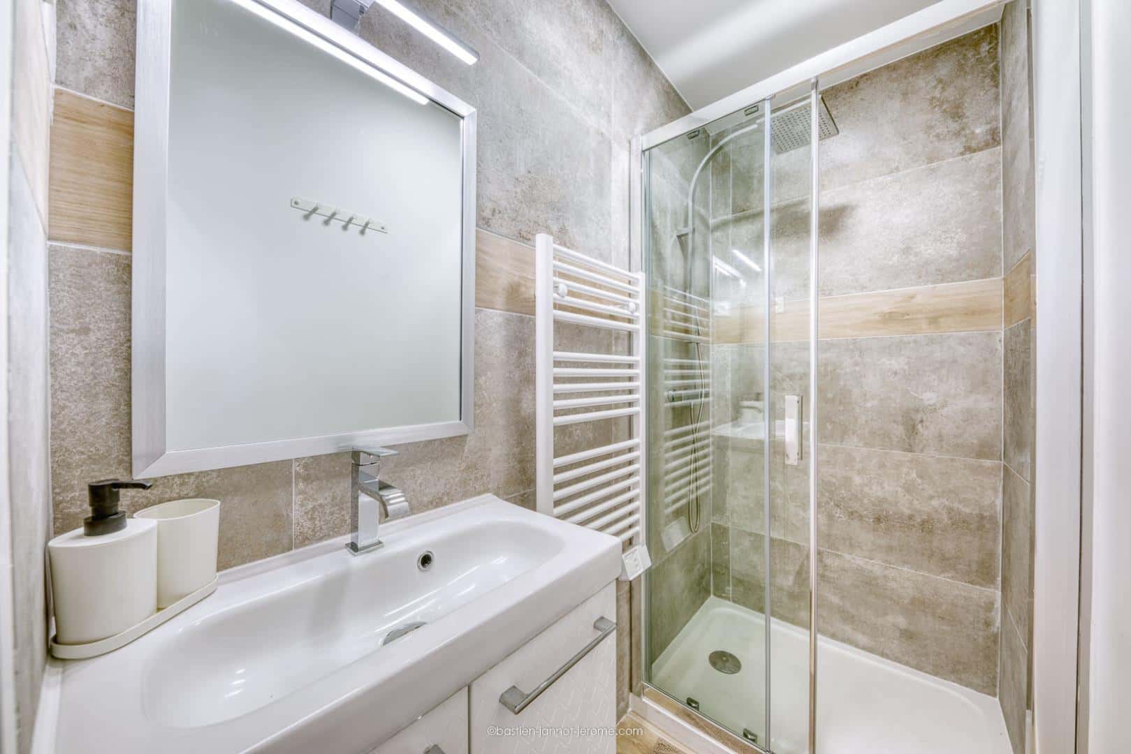 Chambre 2 - CHATEAUNEUF F