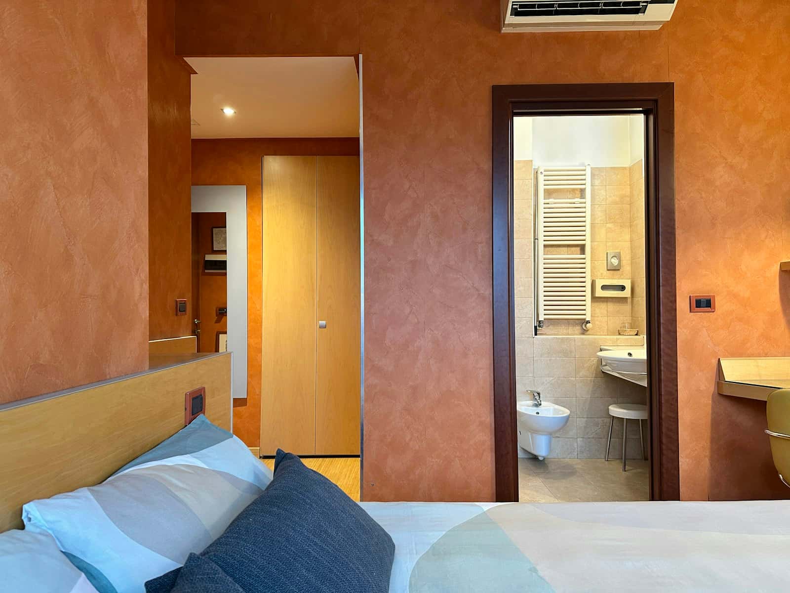 Room in Lungo Dora Napoli, Torino for 1100 m² with 10 bedrooms