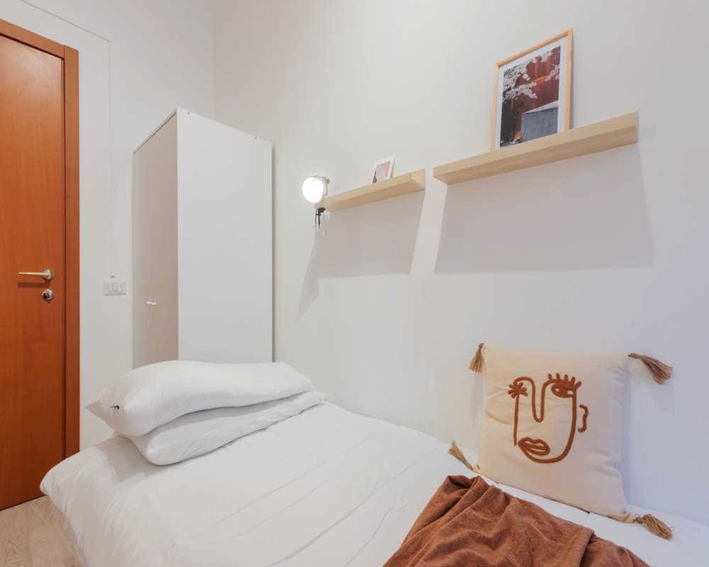 Stanza in Via Santa Sofia