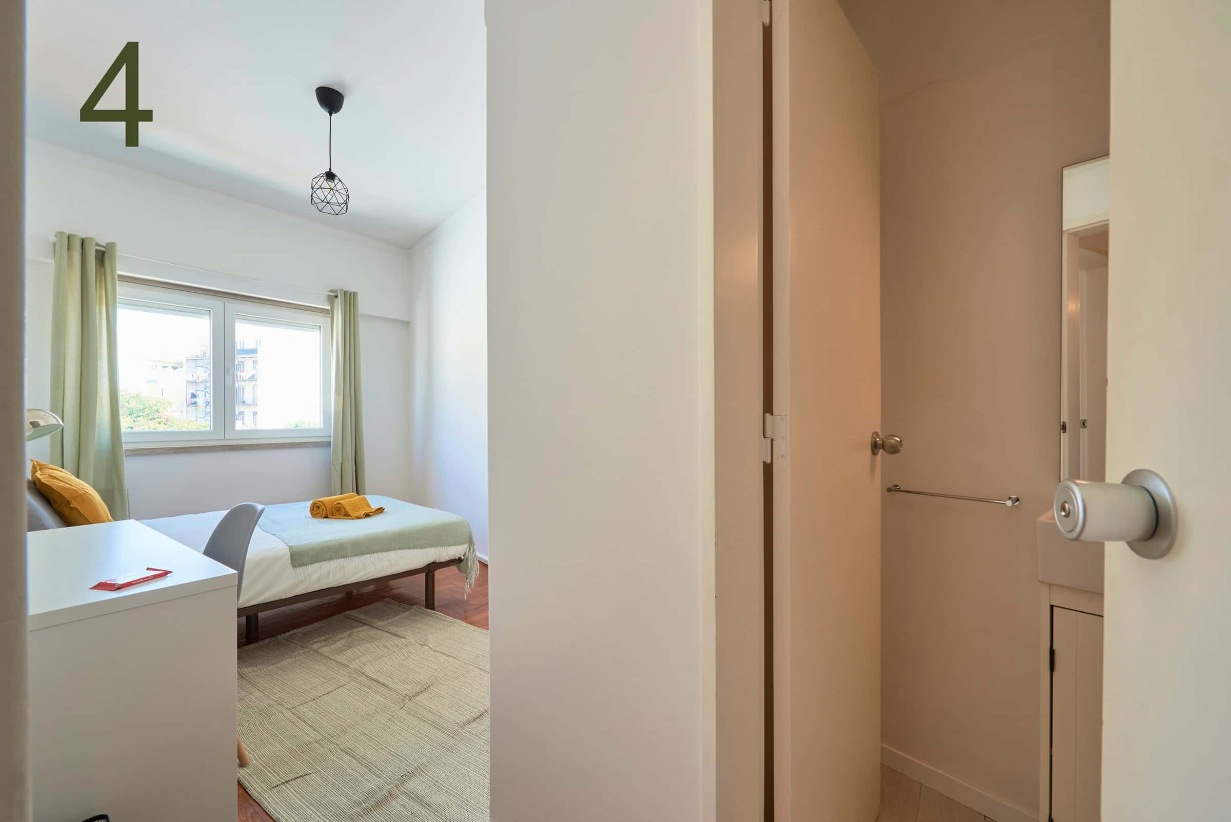 Bedroom with private bathroom in a 6-bedroom apartment in R. do Arco do Carvalhão, Lisbon - Room 4