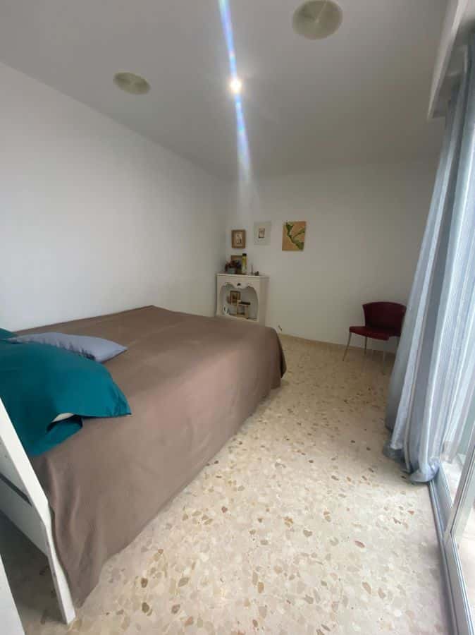 Habitación en piso de 5 habitaciones en El Pla Del Real