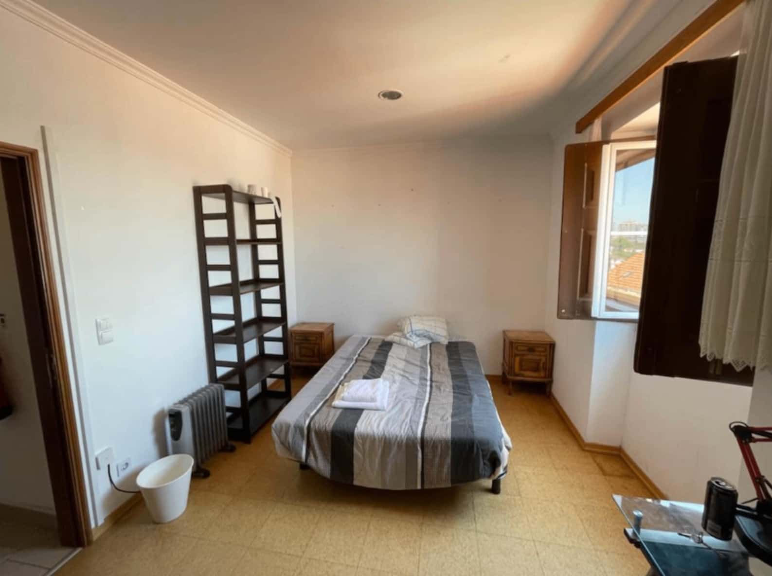 Single Room with double bed in Coimbra