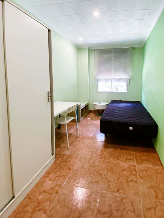 Habitación en piso de 4 habitaciones en Algirós