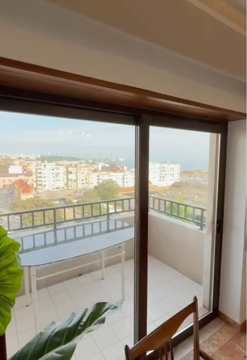 Spacious high floor apartment with sea view in Setubal City Centre
