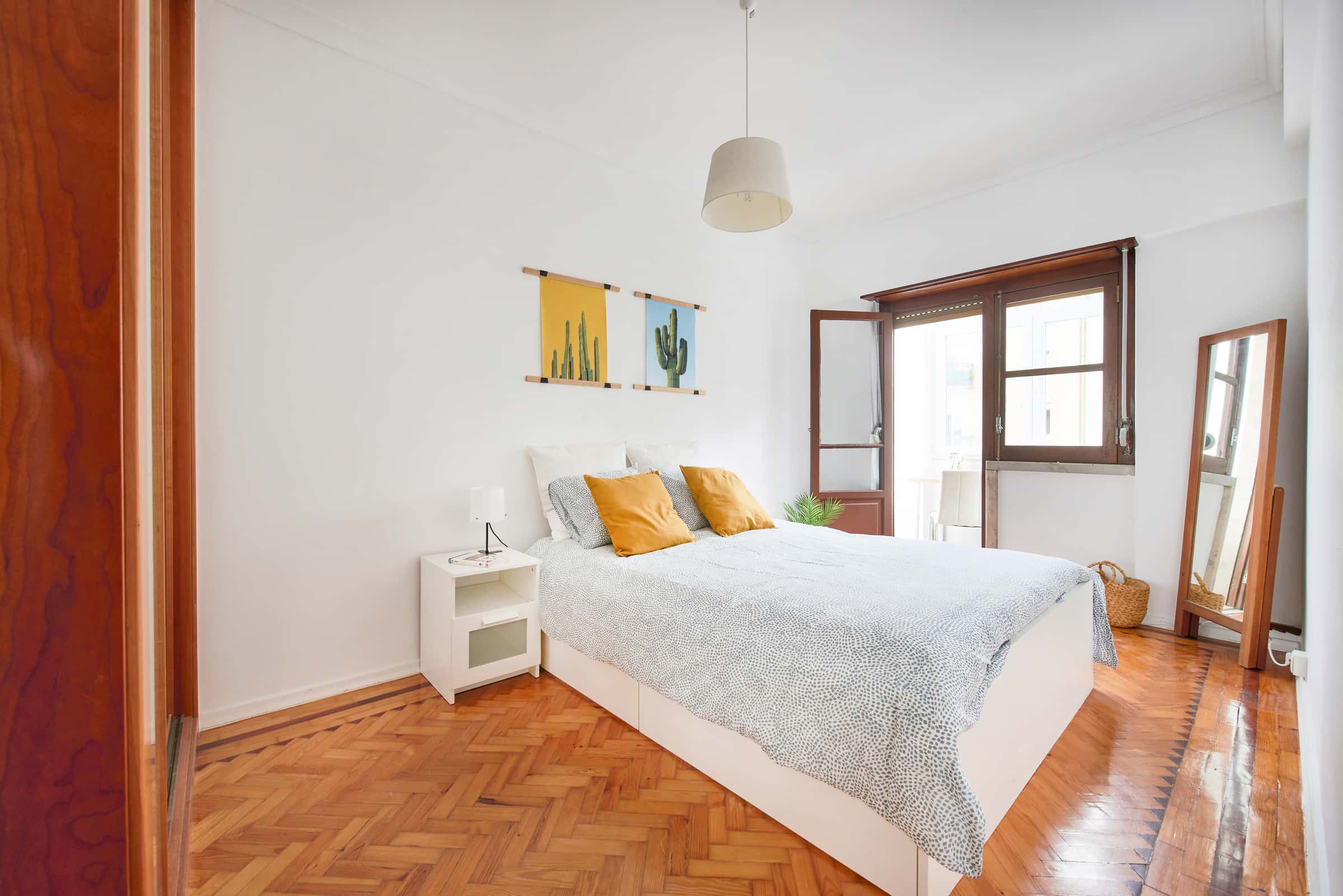 Bedroom in a 3-bedroom apartment in Lisbon - Room 3