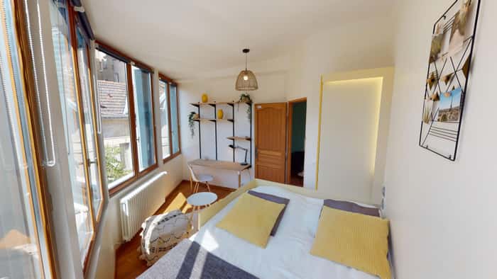 Listing photo thumbnail