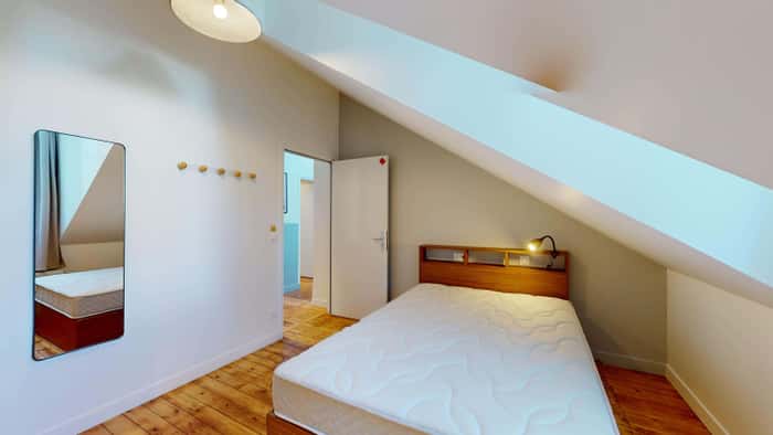 Listing photo thumbnail