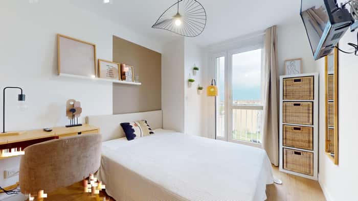 Listing photo thumbnail