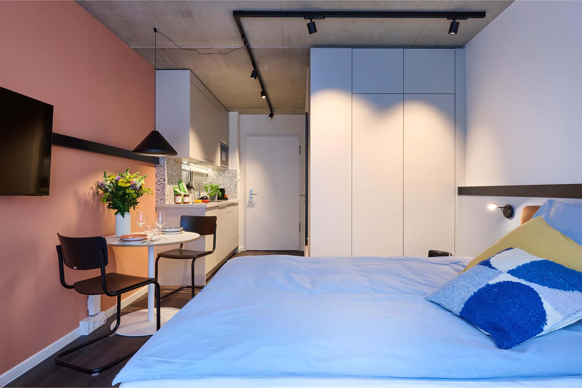 Reduced Rent - All Incl. rent - Fully furnished studio in Charlottenburg with Balcony, Gym & Co-working space