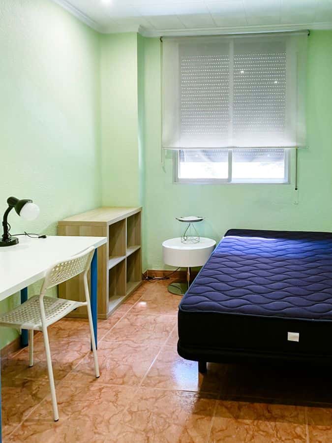 Habitación en piso de 4 habitaciones en Algirós