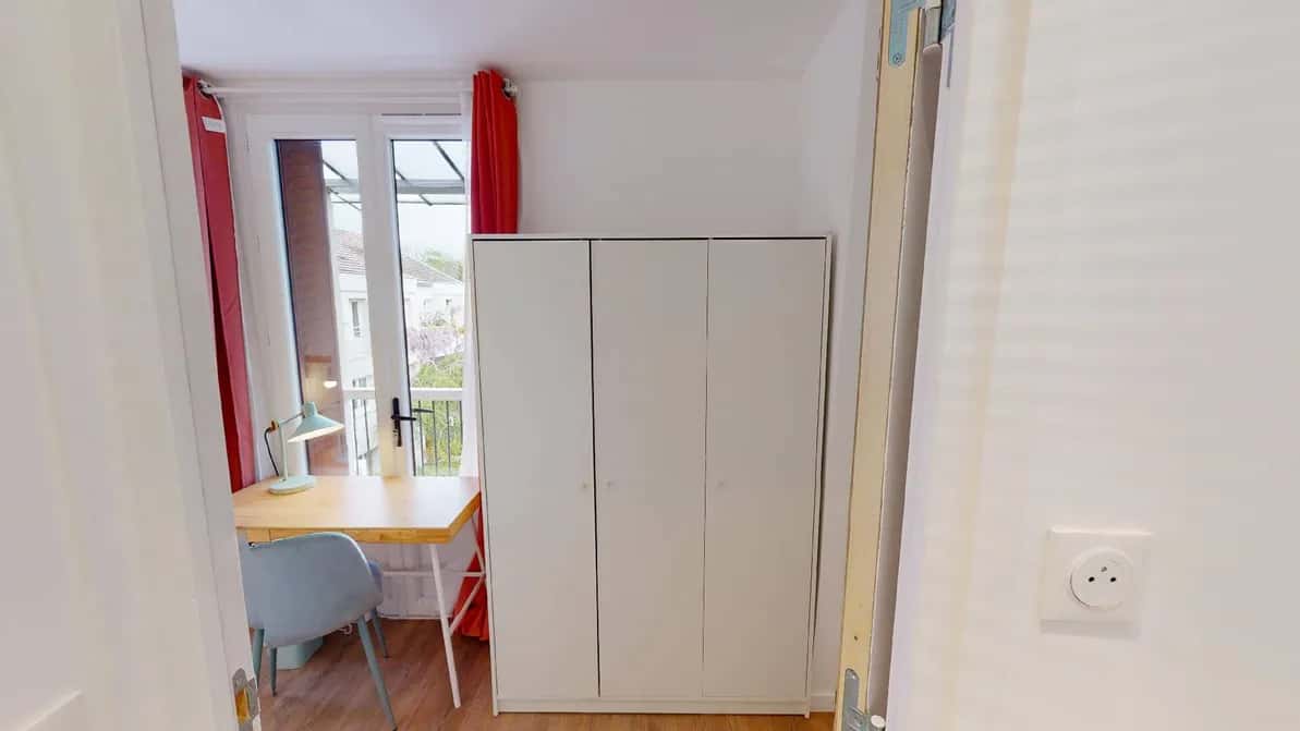 Habitación en Rue Pierre Poli, Issy-les-Moulineaux para 188 m² con 11 dormitorios