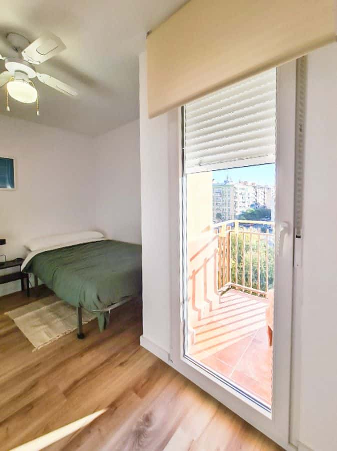Habitación en piso de 4 habitaciones en Camins Al Grau