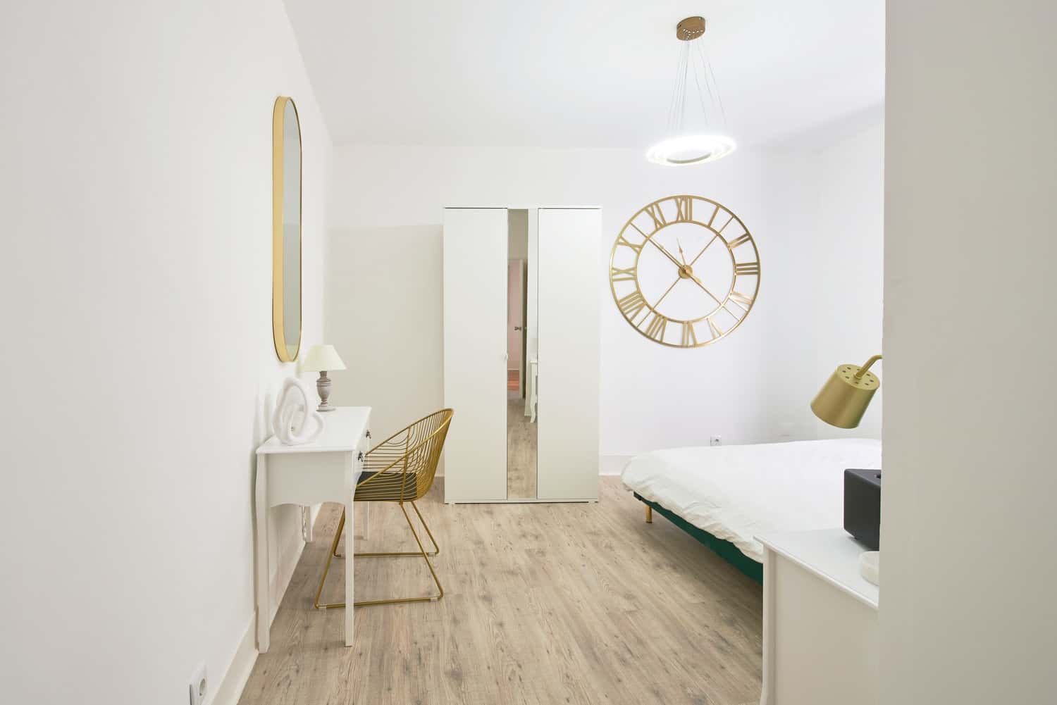 Room 6 - 83. Rua da Emenda 111 1