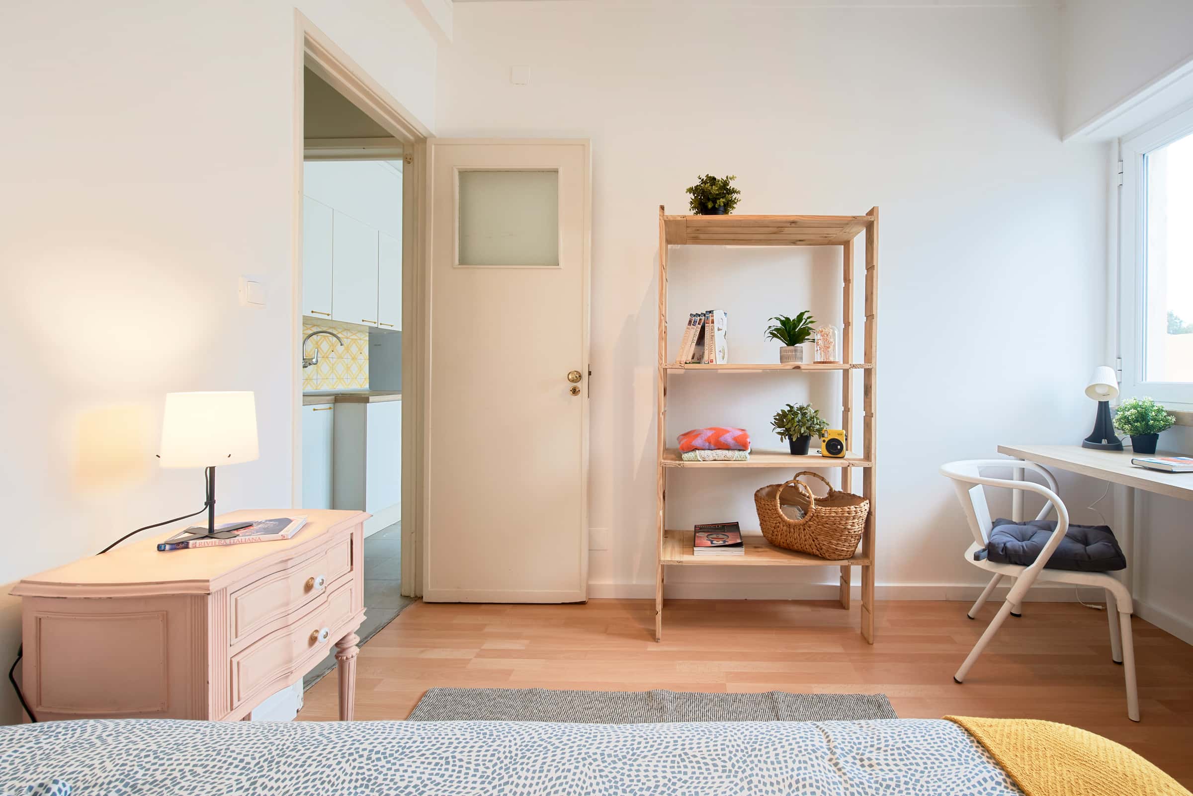 Bedroom in a 6-bedroom apartment in Lisbon - Room 1