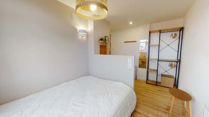 Listing photo thumbnail