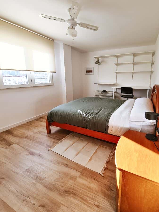 Habitación en piso de 4 habitaciones en Camins Al Grau
