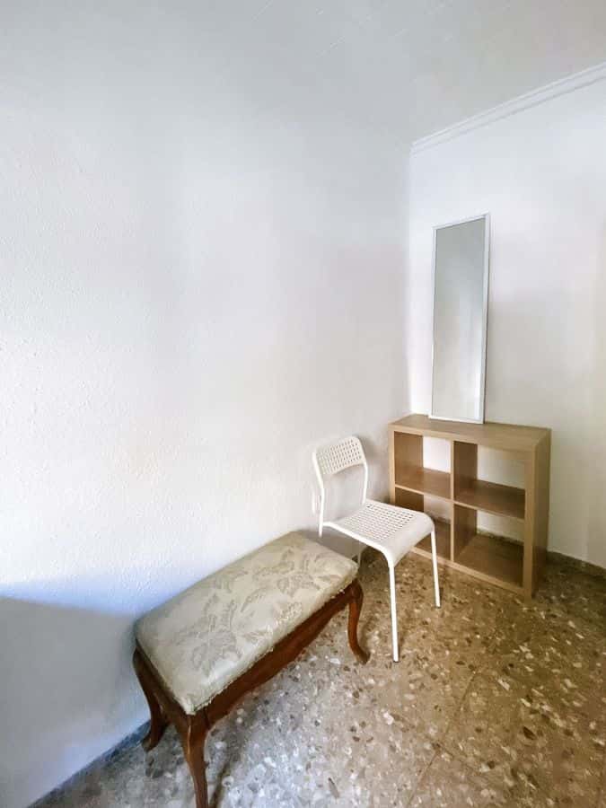 Habitación en piso de 4 habitaciones en Algirós