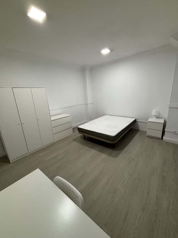 Habitación en piso de 7 habitaciones