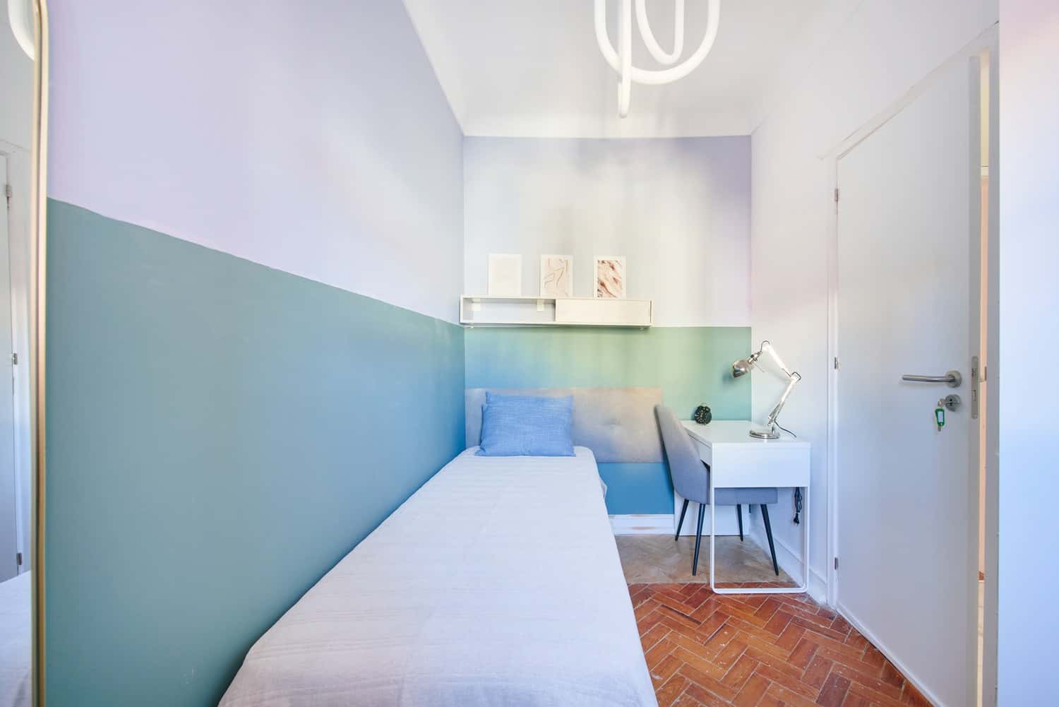 Room 6 - 76. Av João XXI 28 4E