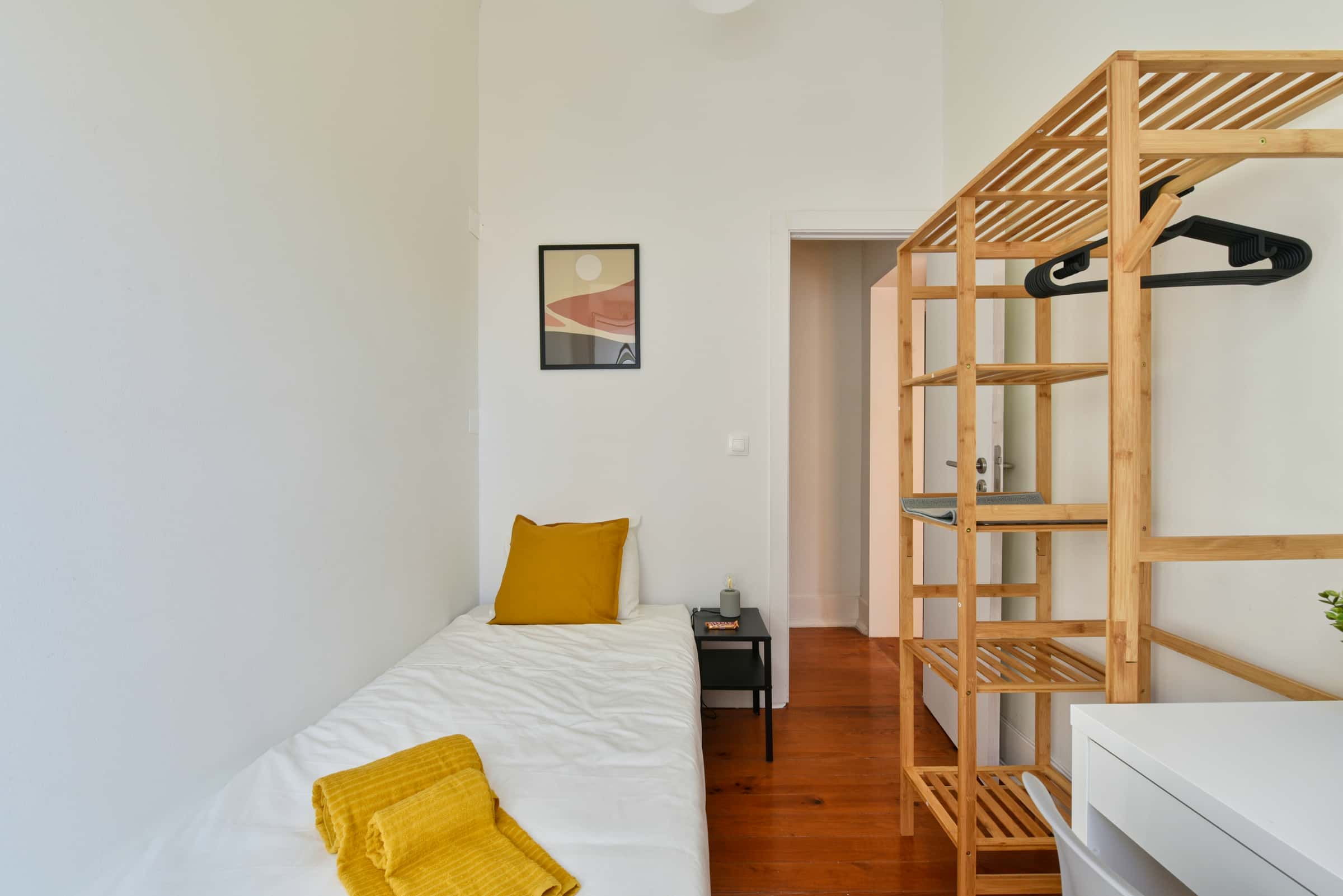 Bedroom in a 7-bedroom apartment in R. David Lopes, Lisbon - Room 204