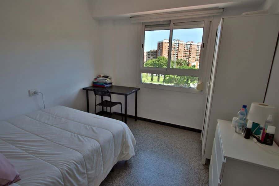 Habitación en piso de 4 habitaciones en Ciutat Universitaria