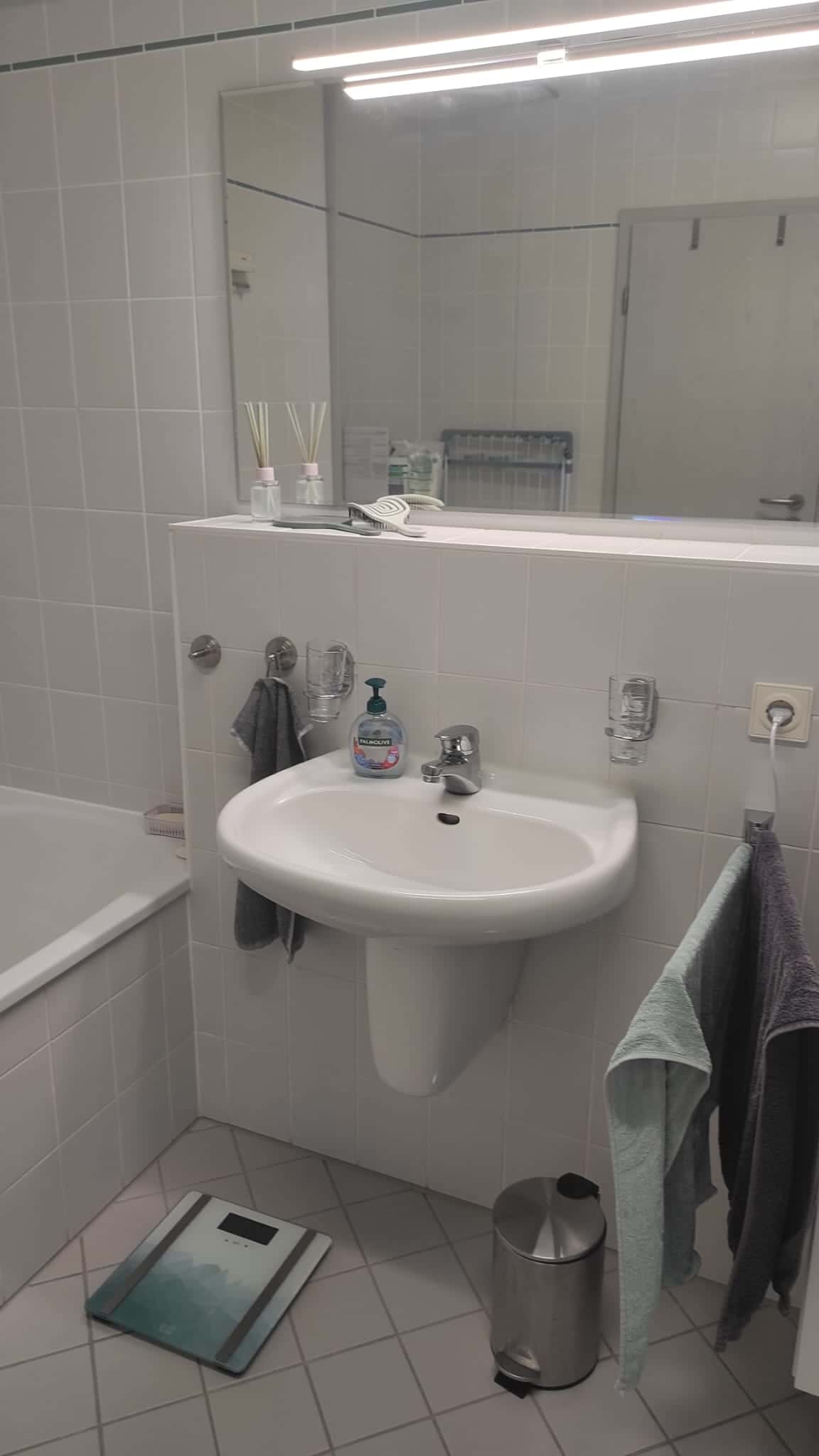 Wohnen auf Zeit: 3-Zi.-wohnung, traumhafte Lage, nahe Klinikum 4