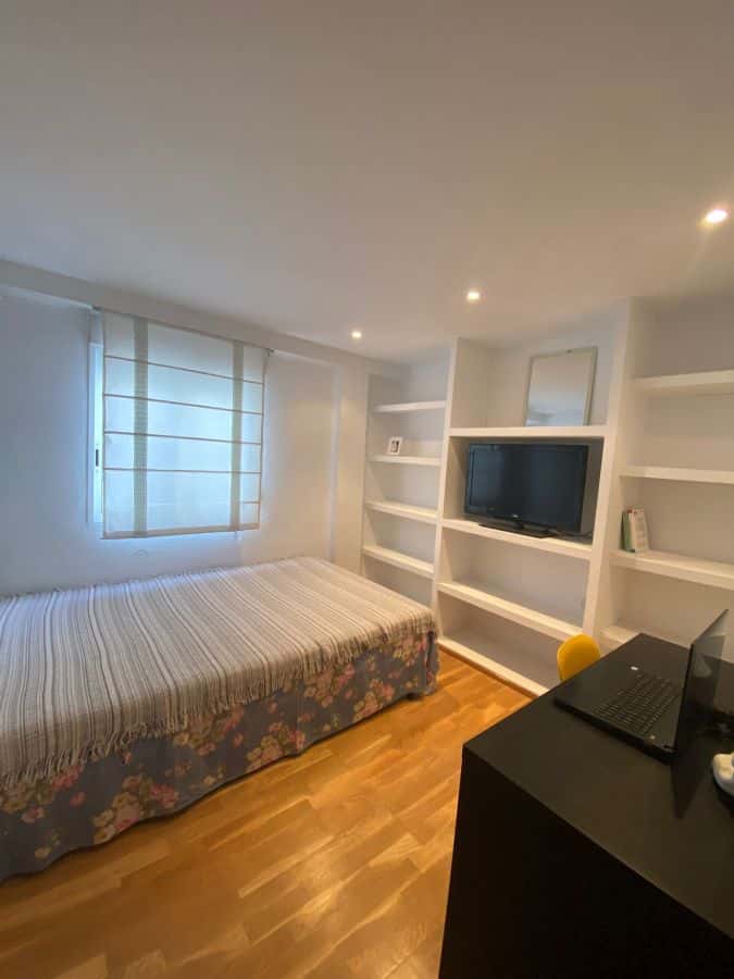Habitación en piso de 3 habitaciones en Rascaña
