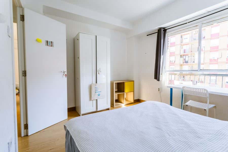 Habitación en piso de 4 habitaciones en Algirós