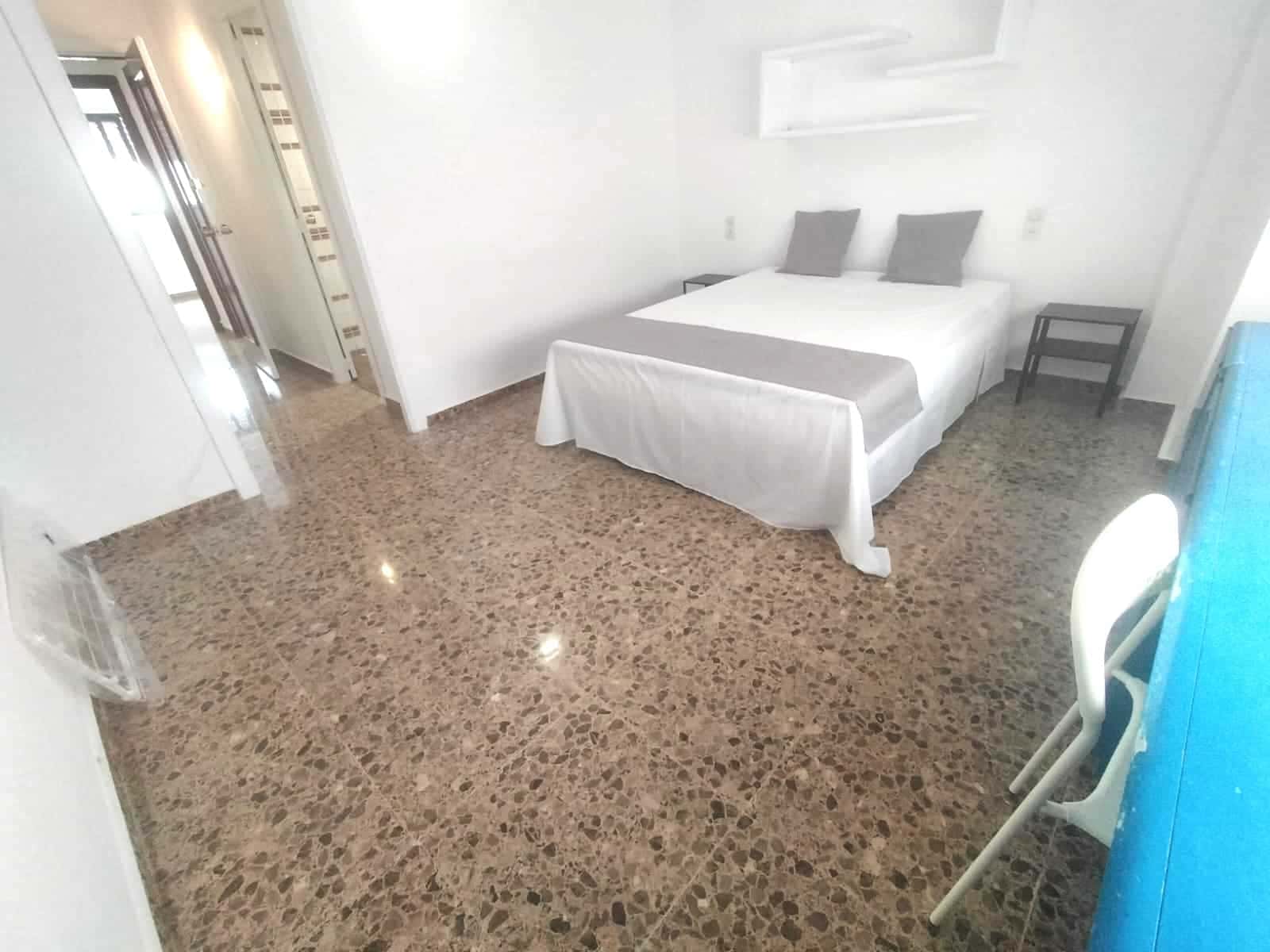Habitacion privada en Amparo Iturbi , Valencia