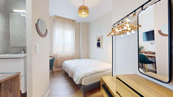 Listing photo thumbnail