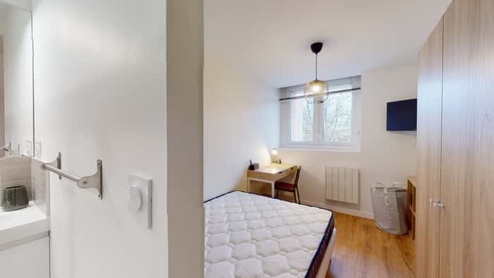 Listing photo thumbnail