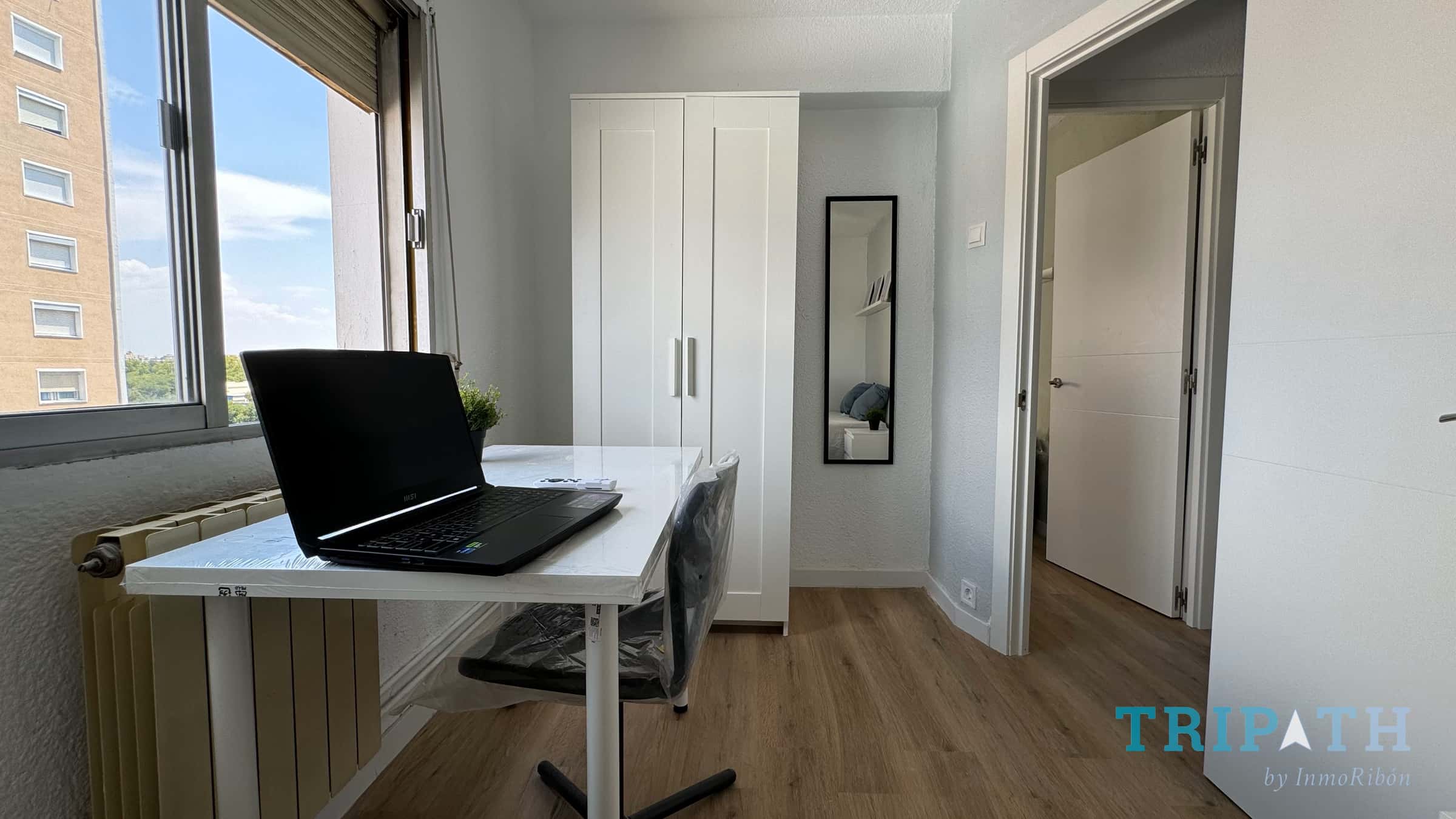 Chambre dans Calle del Poeta Blas de Otero, Madrid pour 80 m² avec 4 chambres