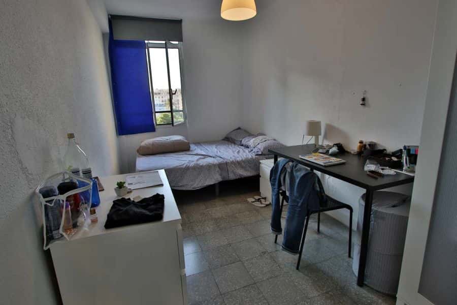 Habitación en piso de 4 habitaciones en La Petxina