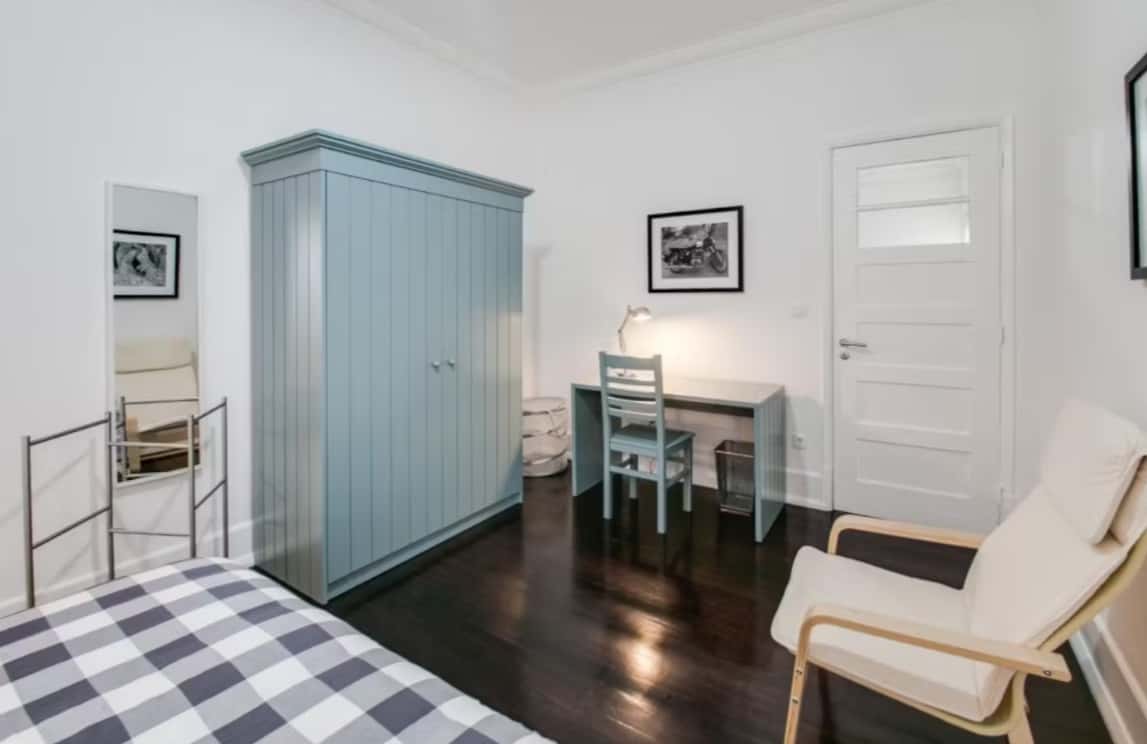 Bright Room with Windows in Saldanha - VH IV - R4