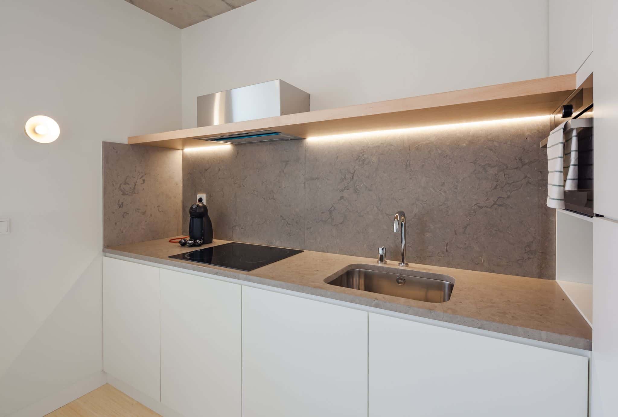 One Bedroom Apartment with balcony and Street View - Apartment 1