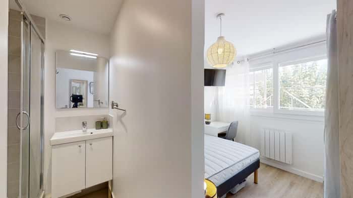 Listing photo thumbnail