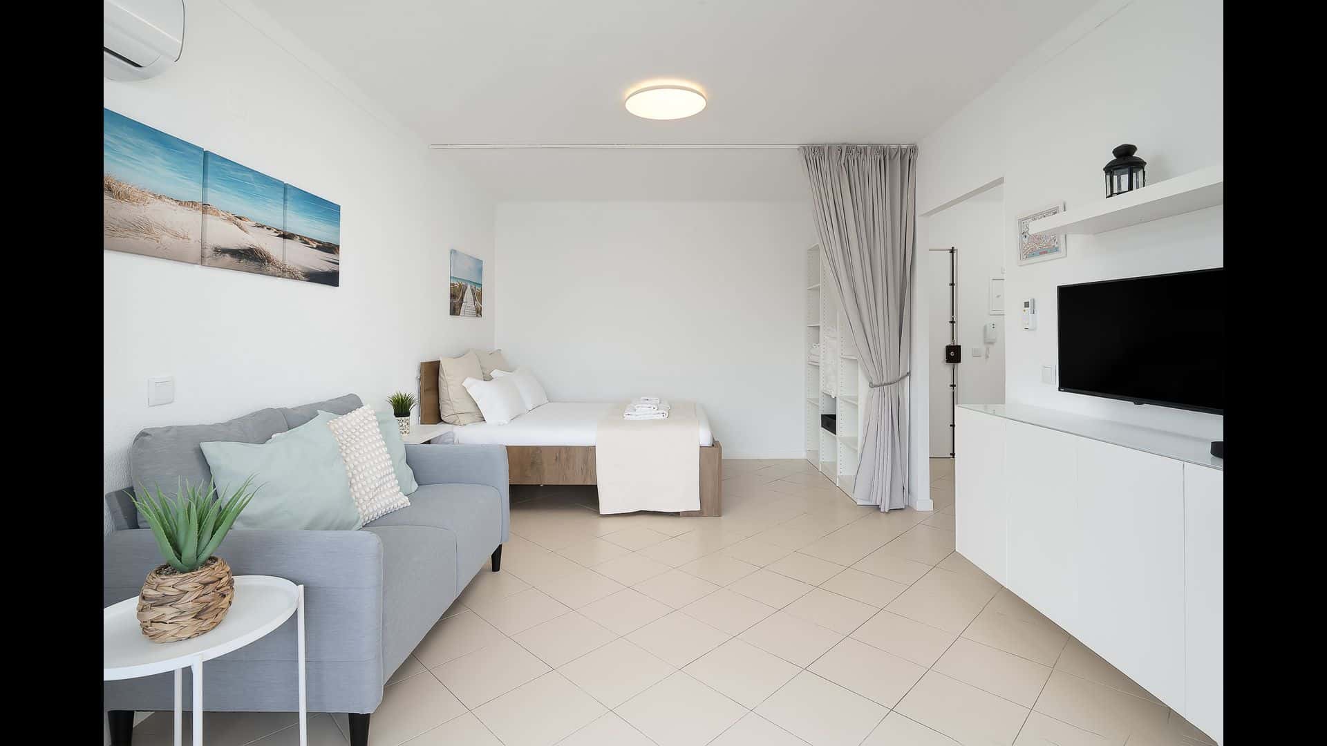 Sunny Studio W/ Balcony in Portimão