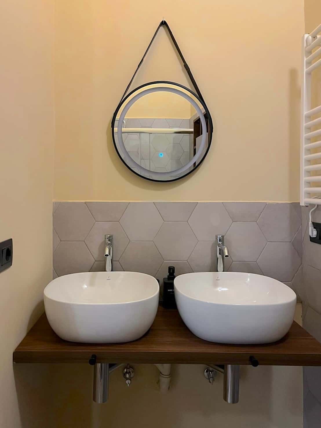 Room in Via Giovanni Camerana, Torino for 70 m² with 3 bedrooms