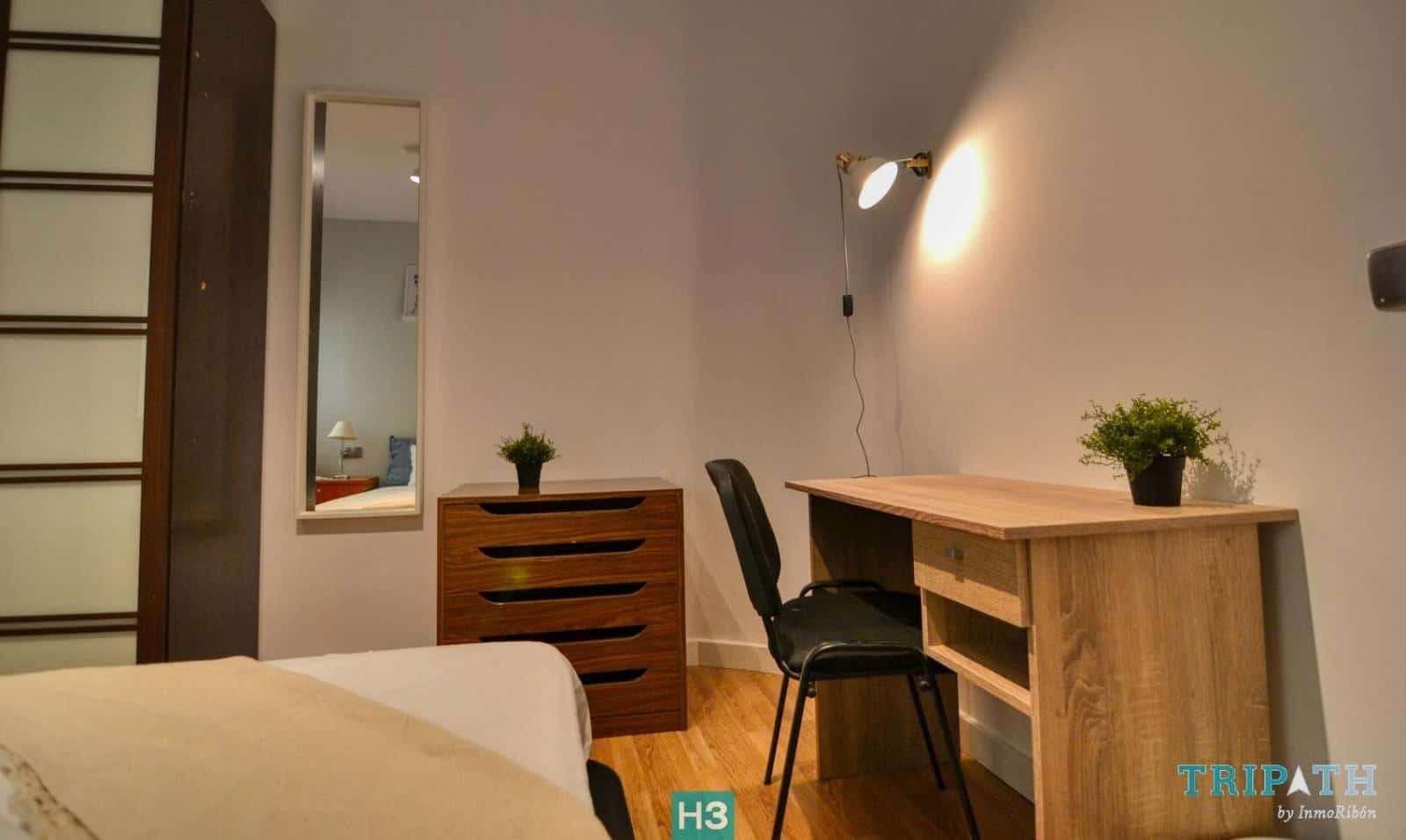 Double bed in Shared apartment in Madrid
