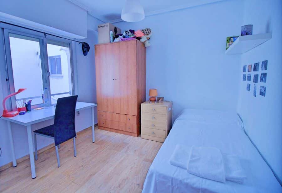 Habitación en piso de 3 habitaciones en Algirós