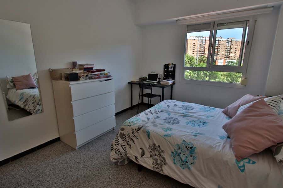Habitación en piso de 4 habitaciones en Ciutat Universitaria