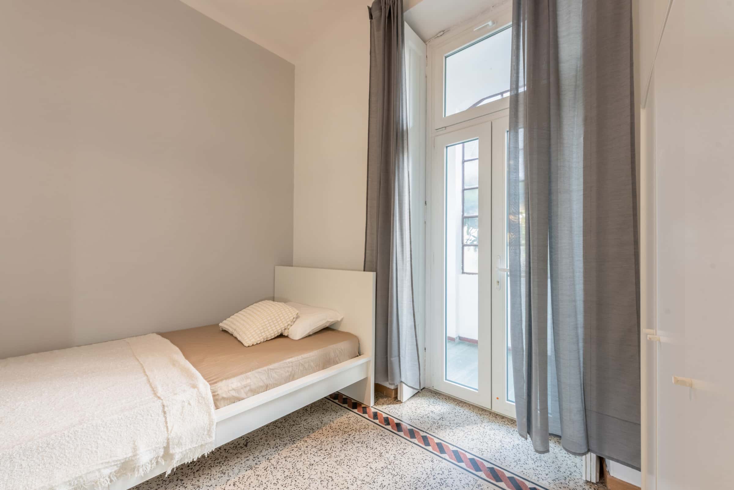 viale giovanni da cermenate 41  private room s1