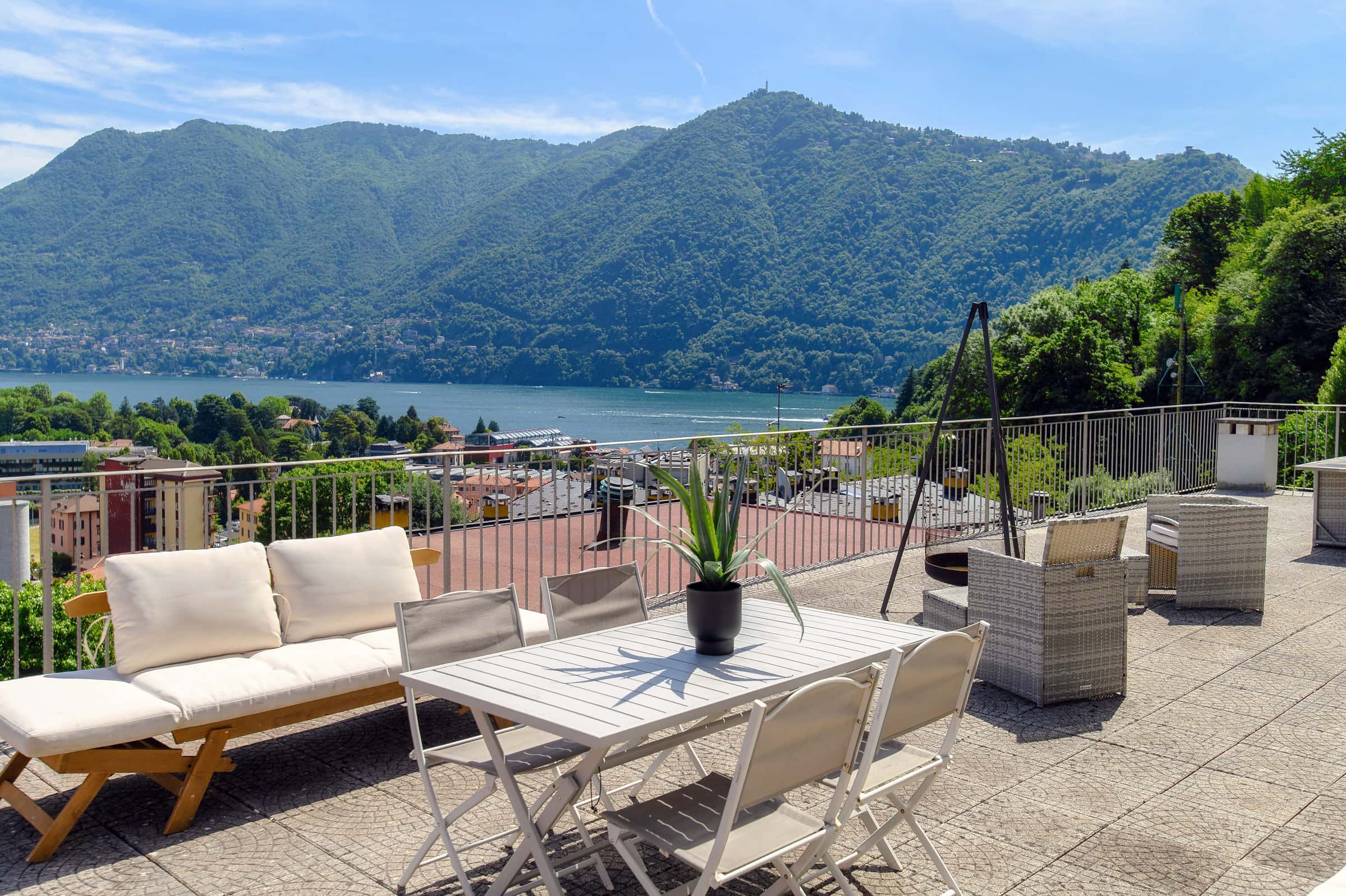 SKY ATTIC LAKE COMO - Appartamento con 4 camere e grande terrazzo vista lago