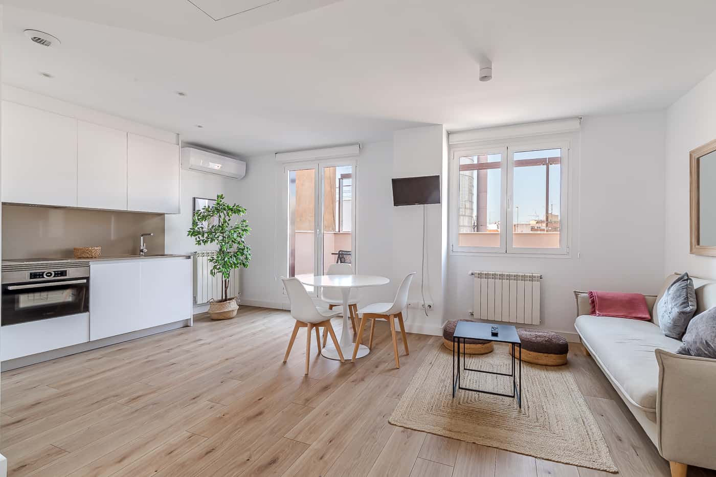 1 Bedroom Penthouse con terraza en Calle Limonero