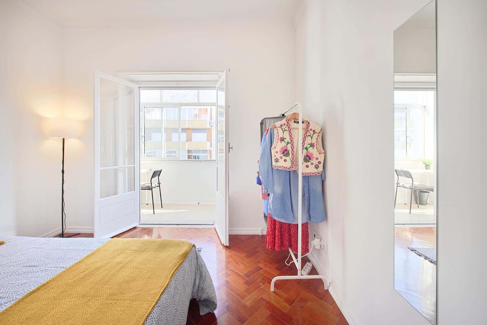 Bedroom in a 7-bedroom apartment in Lisbon - Room 3