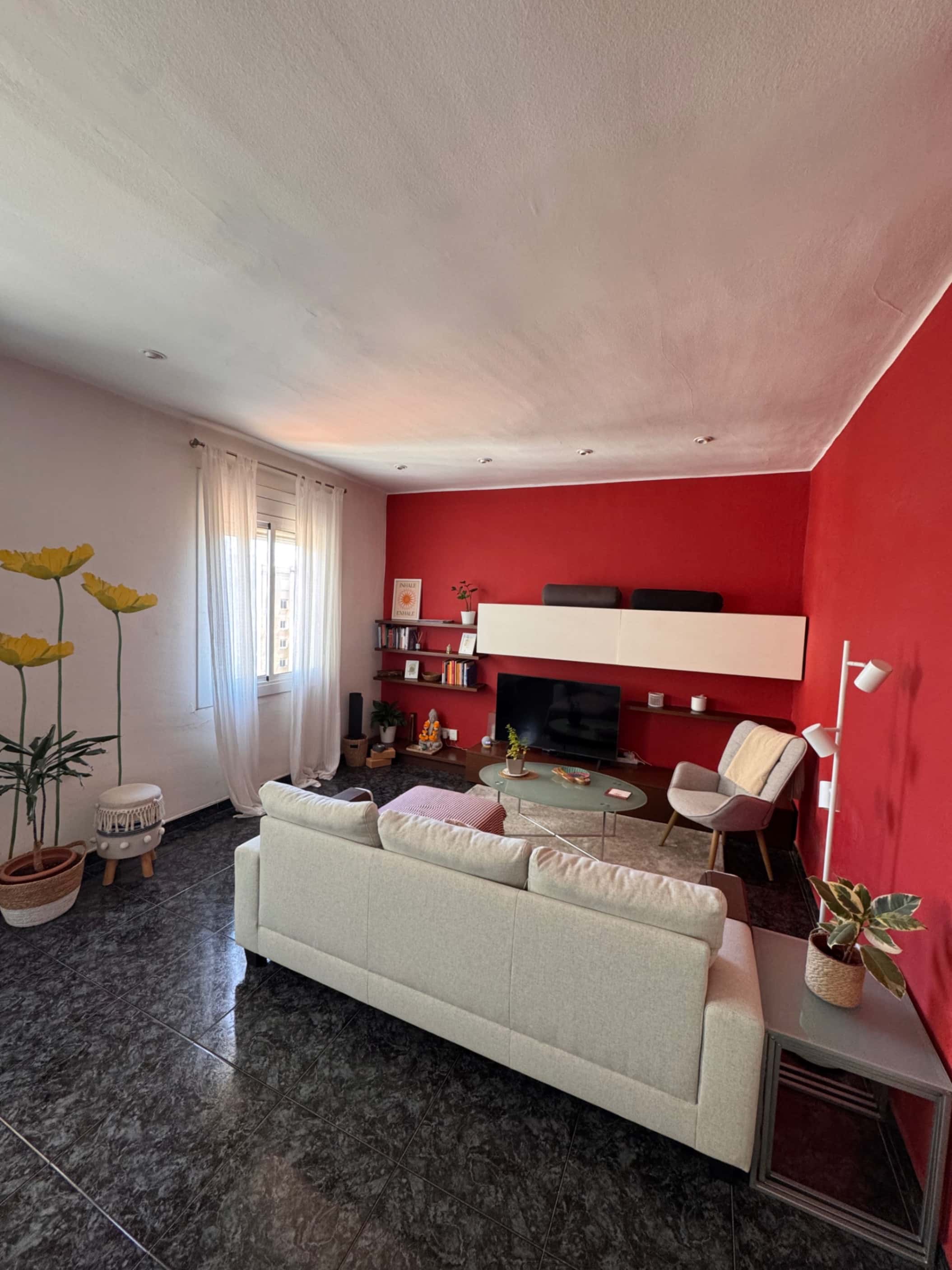 Room in Carrer de la Indústria, Barcelona