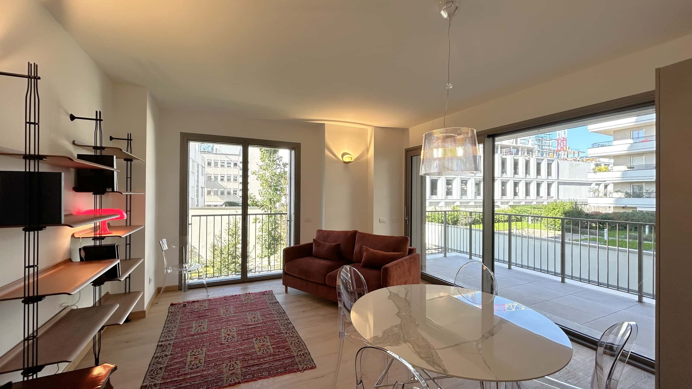 Appartamento con terrazzo in Via Adamello, Milano