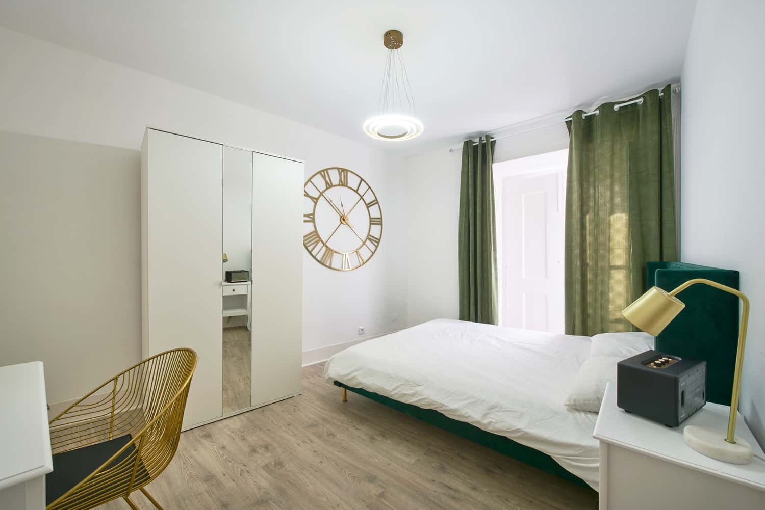 Room 6 - 83. Rua da Emenda 111 1